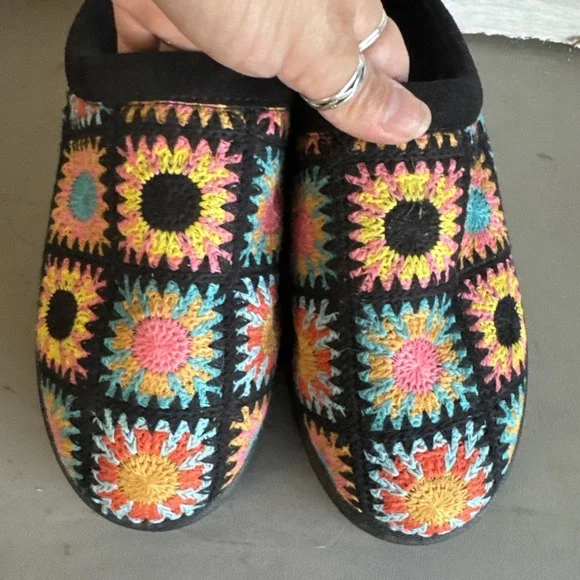 Bamboo Frosty Platform Crochet Clog slippers black multi-color pattern Sz 9/39 - Picture 9 of 9
